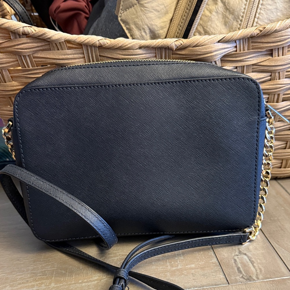 Jet Set Large Saffiano Leather Crossbody Bag - Picture 3 of 5